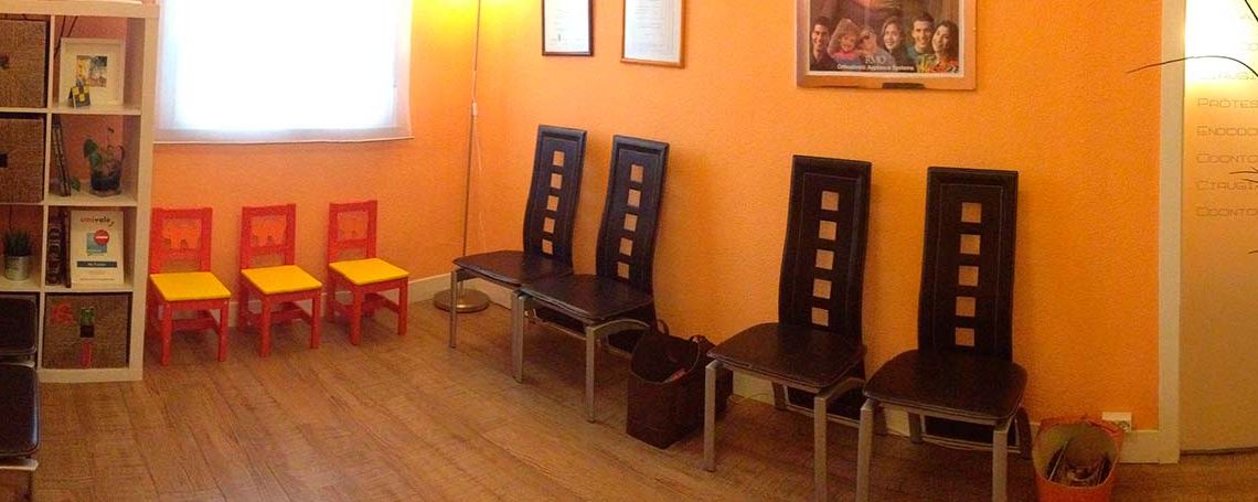 Dres. Echeverria Arrieta sala de espera de clínica